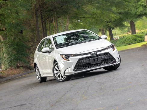 Used 2021 Toyota Corolla LE FWD image 21