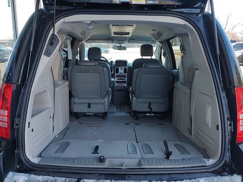 Used 2010 Chrysler Town & Country Touring FWD image 20