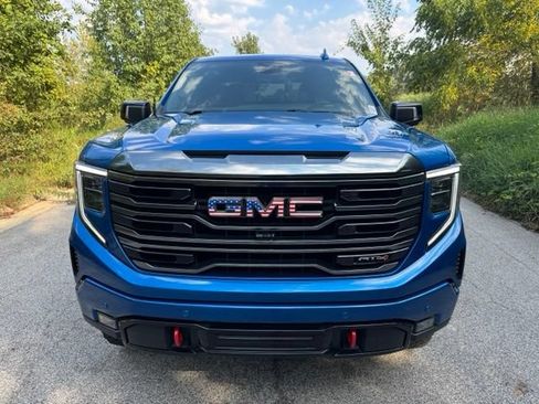 Used 2024 GMC Sierra 1500 AT4 w/ AT4 Premium Package AWD/4WD image 3