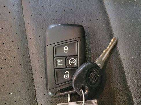 Used 2024 Volkswagen Jetta SE image 32