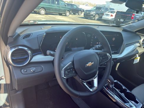 New 2026 Chevrolet Trax LT w/ Sunroof Package image 23