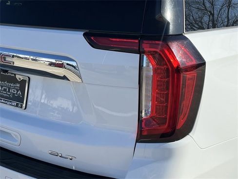 Used 2022 GMC Yukon SLT w/ SLT Premium Package image 7