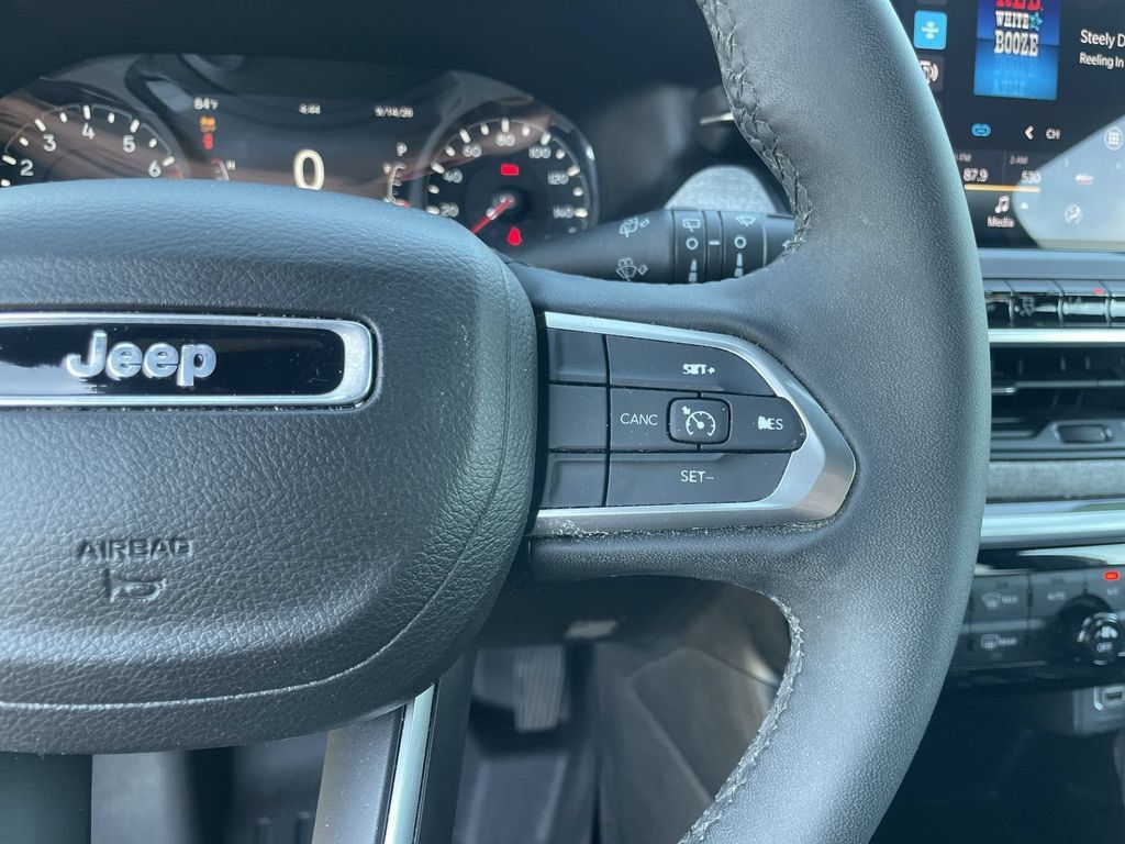 Used 2023 Jeep Compass Latitude w/ Convenience Group AWD/4WD image 17