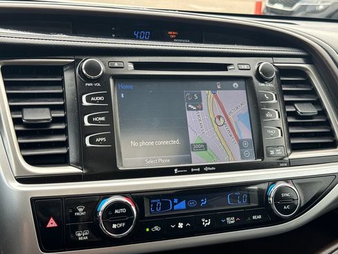 Used 2016 Toyota Highlander XLE AWD/4WD image 24