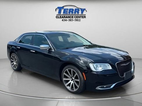 Used 2019 Chrysler 300 Limited RWD image 2