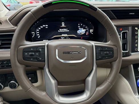 Used 2024 GMC Yukon XL Denali w/ Advanced Technology Package image 18
