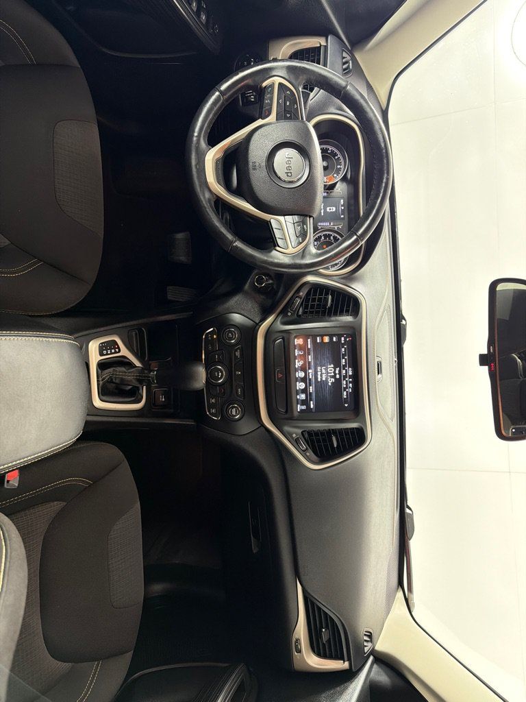 Used 2017 Jeep Cherokee Latitude FWD image 25