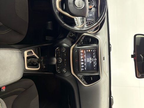 Used 2017 Jeep Cherokee Latitude FWD image 25