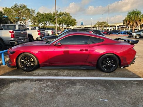Used 2025 Ford Mustang Coupe RWD image 3
