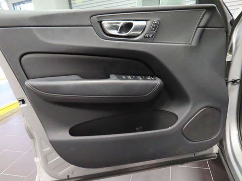 Used 2023 Volvo XC60 B5 Plus AWD/4WD image 33