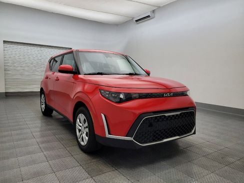 Used 2023 Kia Soul LX image 13