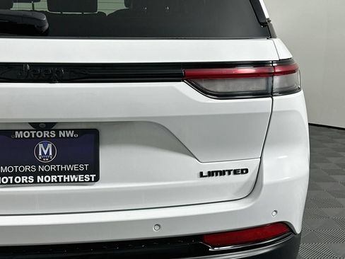 Used 2024 Jeep Grand Cherokee Limited w/ Luxury Tech Group II AWD/4WD image 12