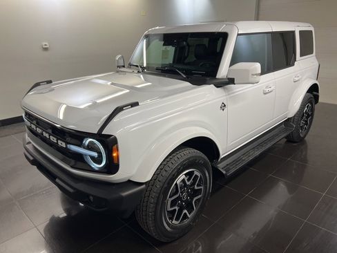 New 2025 Ford Bronco Outer Banks image 3