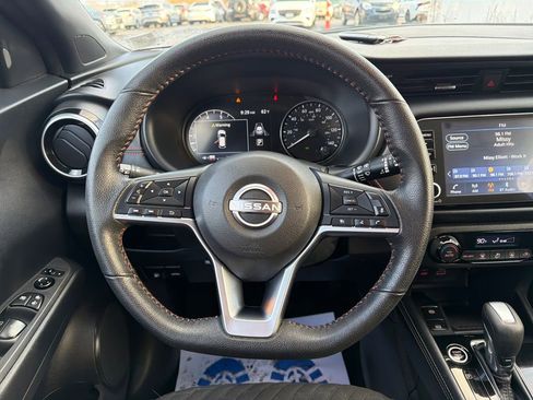 Used 2023 Nissan Kicks SR image 17