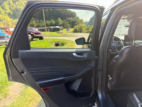 Used 2025 Ford Escape ST-Line Select AWD/4WD image 17