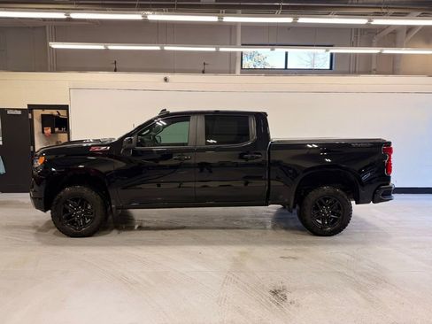 Used 2024 Chevrolet Silverado 1500 LT Trail Boss w/ Convenience Package II image 2