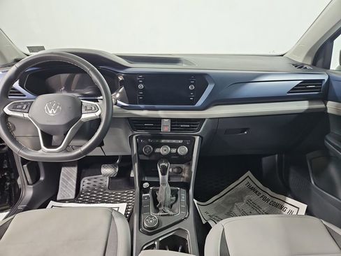 Certified 2024 Volkswagen Taos SE w/ Panoramic Sunroof Package image 20