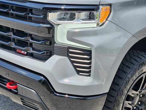 Used 2024 Chevrolet Silverado 1500 LT Trail Boss w/ LT Trail Boss Premium Package AWD/4WD image 27