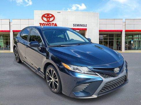 Used 2020 Toyota Camry SE FWD image 2