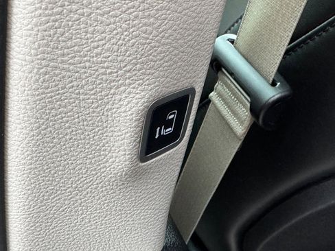 Used 2024 Chrysler Pacifica Touring-L image 21