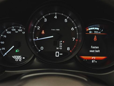 Used 2022 Porsche Macan AWD/4WD image 16