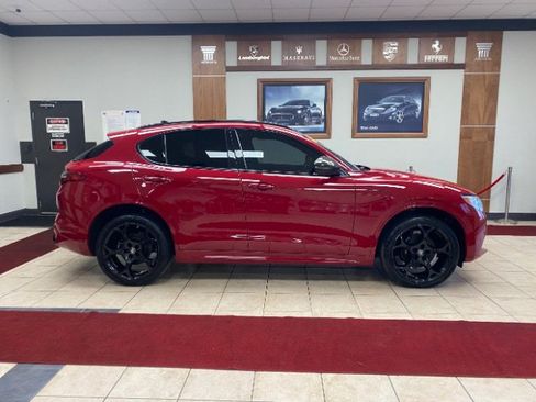 Used 2023 Alfa Romeo Stelvio Estrema image 8