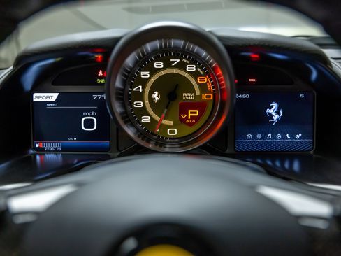 Used 2020 Ferrari 812 Superfast RWD image 35