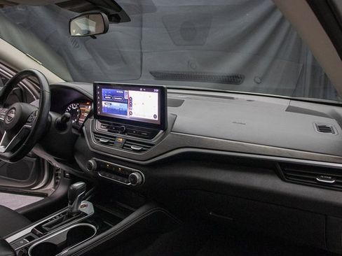 Used 2023 Nissan Altima 2.5 SV w/ SV Premium Package image 15