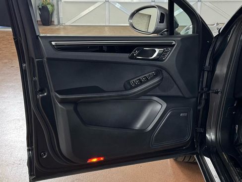 Used 2024 Porsche Macan Turbo image 16