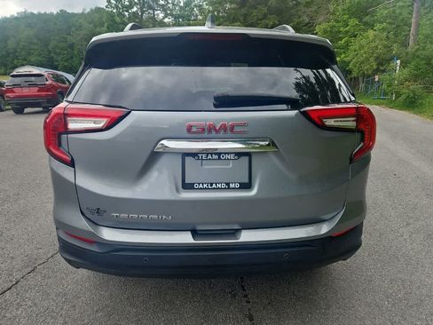 Used 2024 GMC Terrain SLE w/ Driver Convenience Package FWD image 4