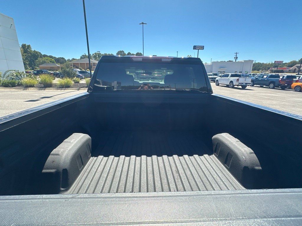 Used 2022 Chevrolet Silverado 1500 LT AWD/4WD image 11