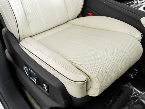 Used 2023 Bentley Bentayga Extended Wheelbase image 33