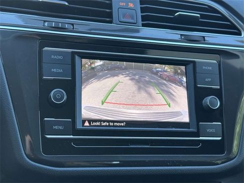 Used 2022 Volkswagen Tiguan S image 32