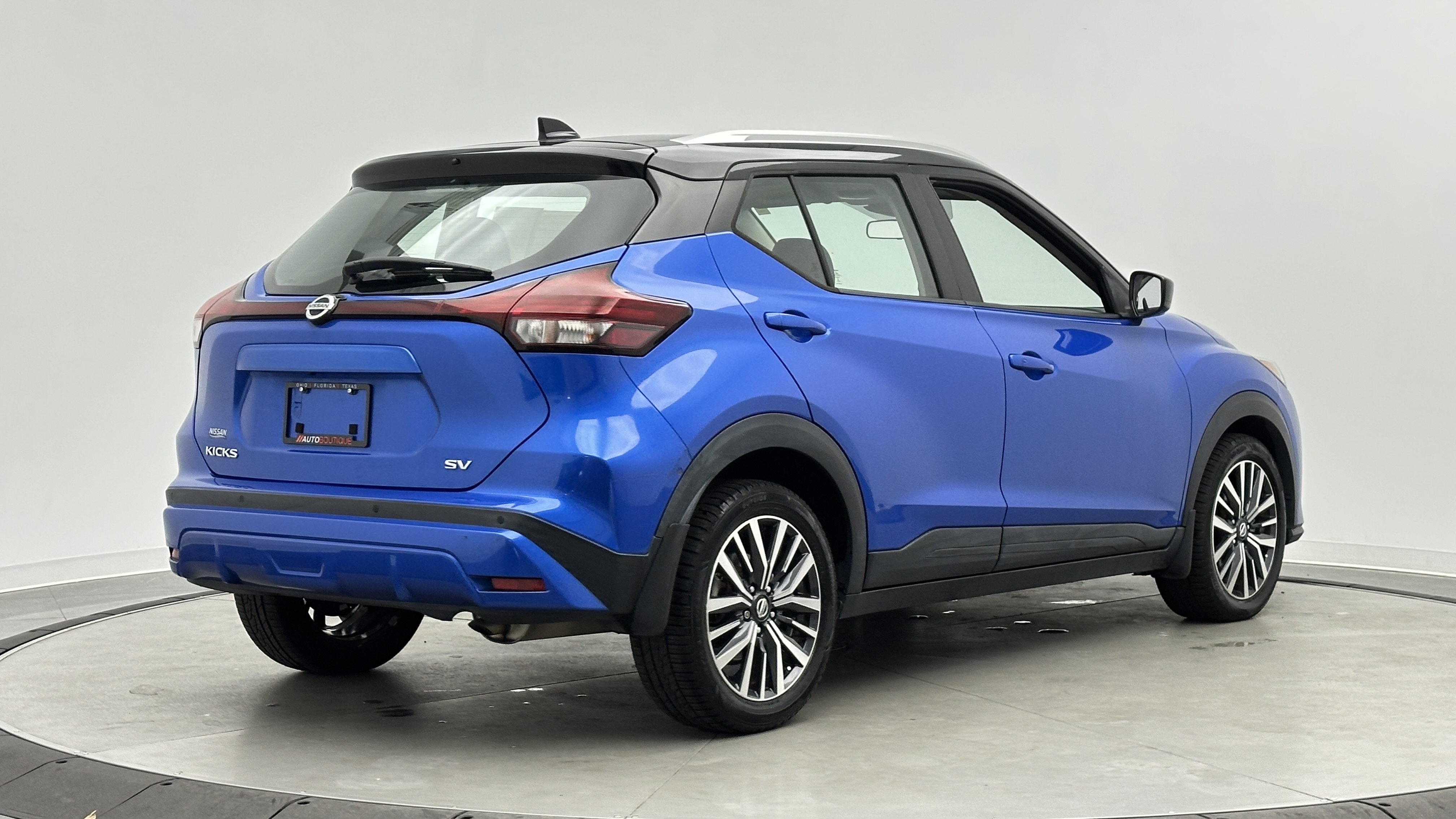 Used 2021 Nissan Kicks SV FWD image 7