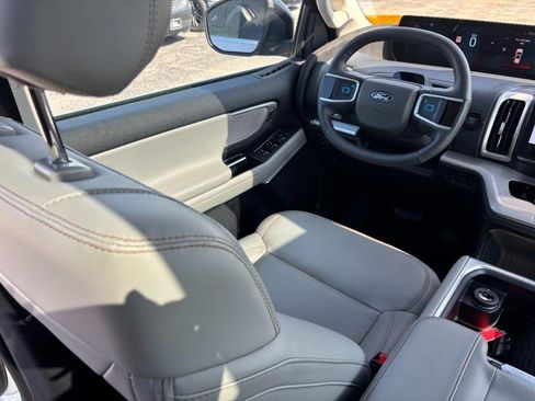 Used 2025 Ford Expedition Active image 14