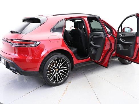 Used 2025 Porsche Macan image 19