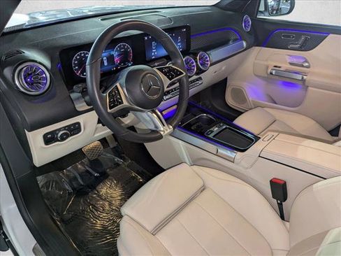 Used 2025 Mercedes-Benz GLB 250 4MATIC image 9