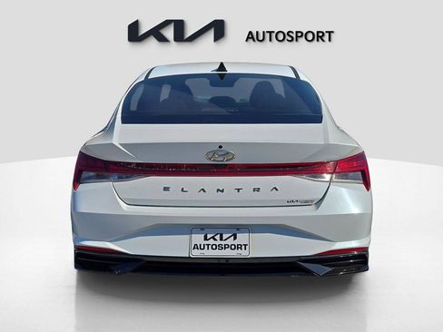 Used 2021 Hyundai Elantra SEL w/ Convenience + Premium Package image 9