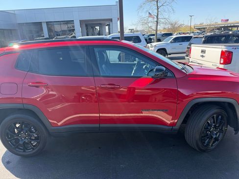 Used 2025 Jeep Compass Latitude w/ Altitude Special Edition image 8