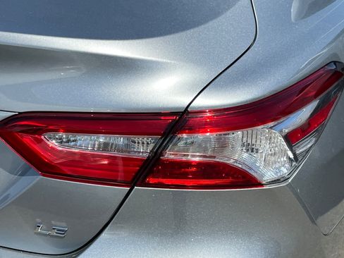 Used 2018 Toyota Camry LE image 18