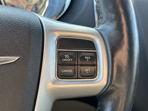 Used 2015 Chrysler Town & Country Touring-L w/ Driver Convenience Group image 24