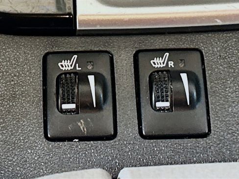 Used 2019 Toyota Highlander XLE FWD image 18