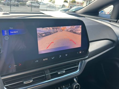 Used 2025 Chevrolet Equinox EV LT FWD image 26