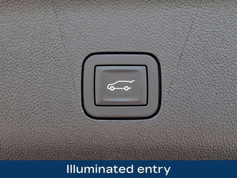 Used 2025 GMC Yukon XL Denali AWD/4WD image 31