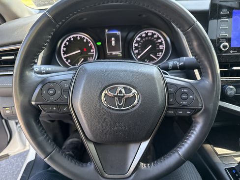 Used 2022 Toyota Camry SE w/ Cold Weather Package image 17