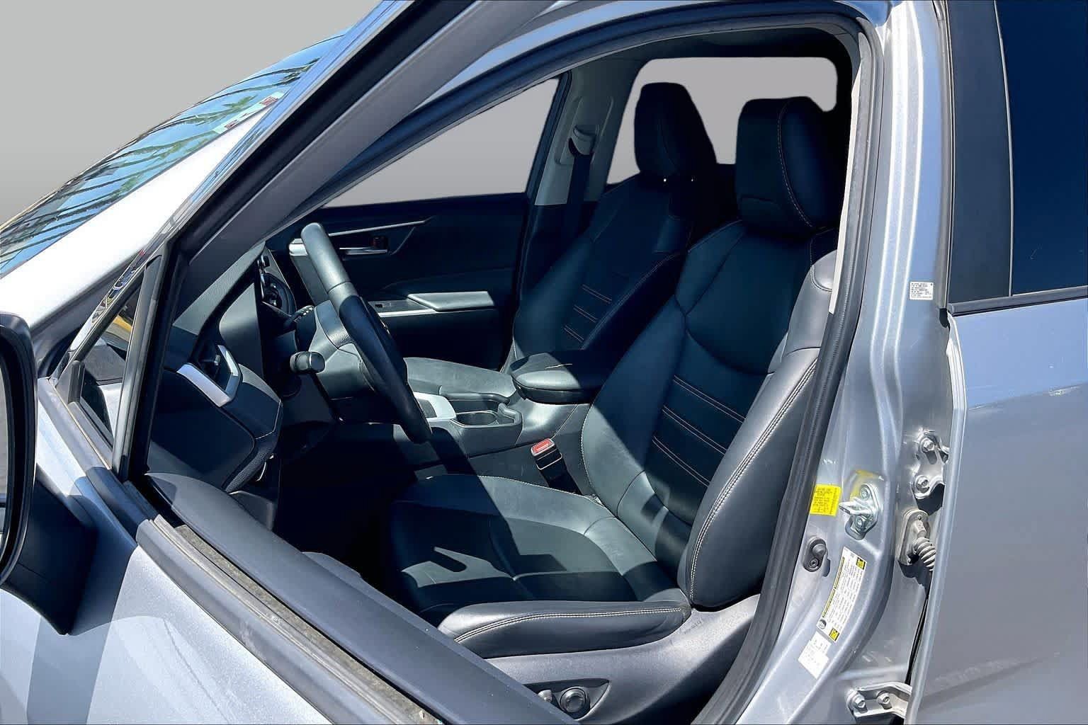 Used 2021 Toyota RAV4 XLE Premium FWD image 7