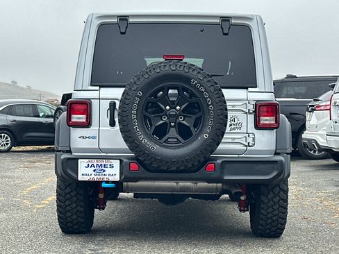 Used 2023 Jeep Wrangler Unlimited AWD/4WD image 4