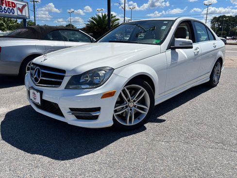 Used 2014 Mercedes-Benz C 300 4MATIC Sedan image 3