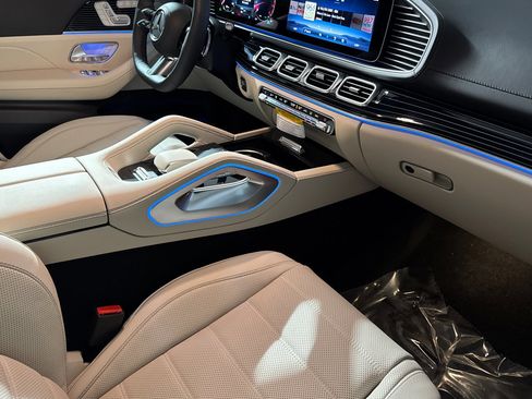 New 2026 Mercedes-Benz GLS 580 4MATIC image 27