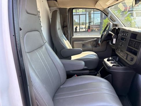Used 2021 Chevrolet Express 2500 Extended RWD image 18